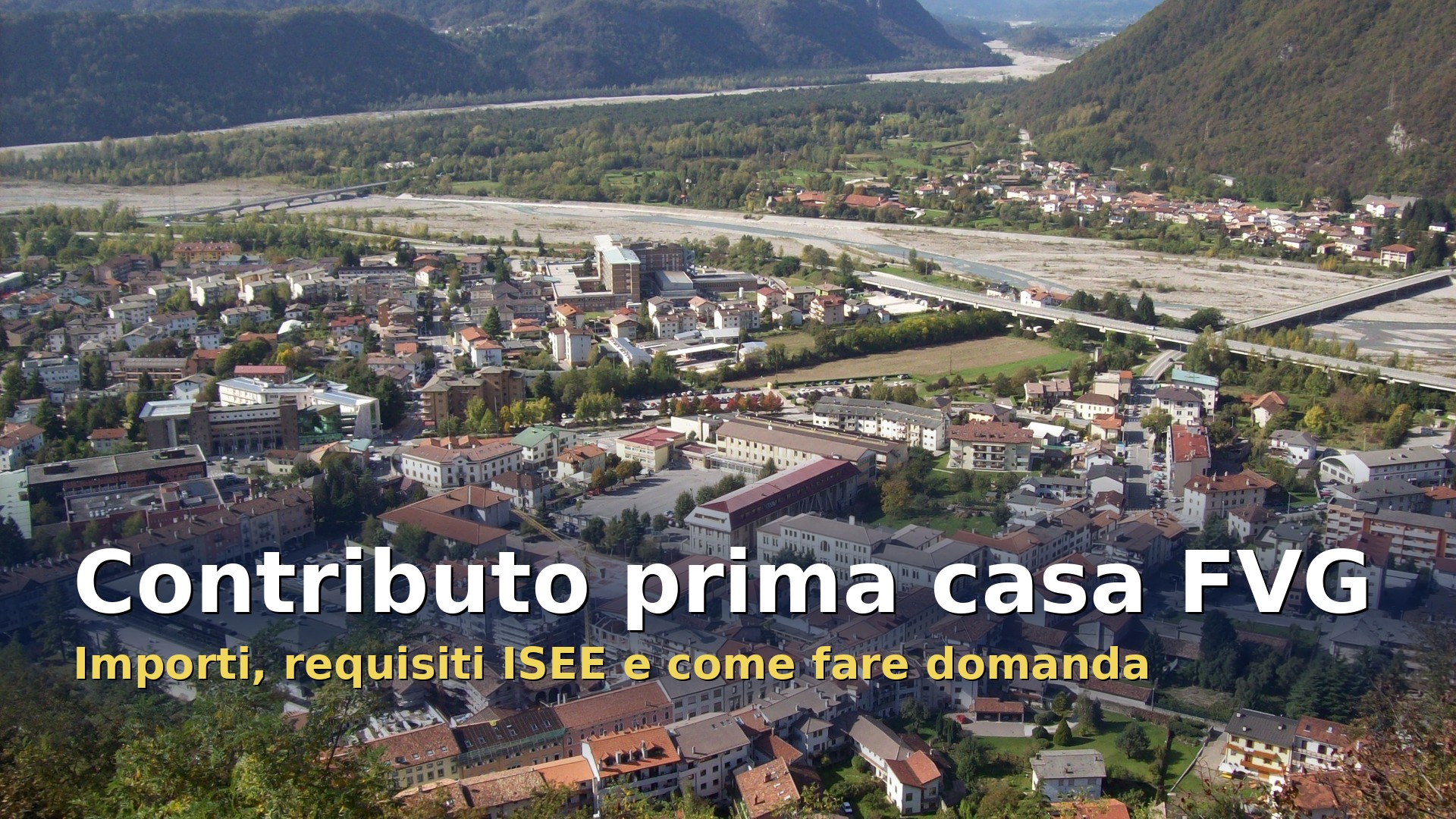 Contributo prima casa FVG: le case di Tolmezzo, in Carnia, con le montagne sullo sfondo
