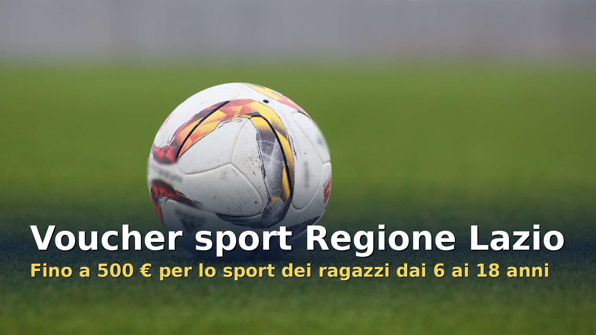 Voucher sport Regione Lazio: pallone da calcio su un campo in erba, pronto per un corso sportivo